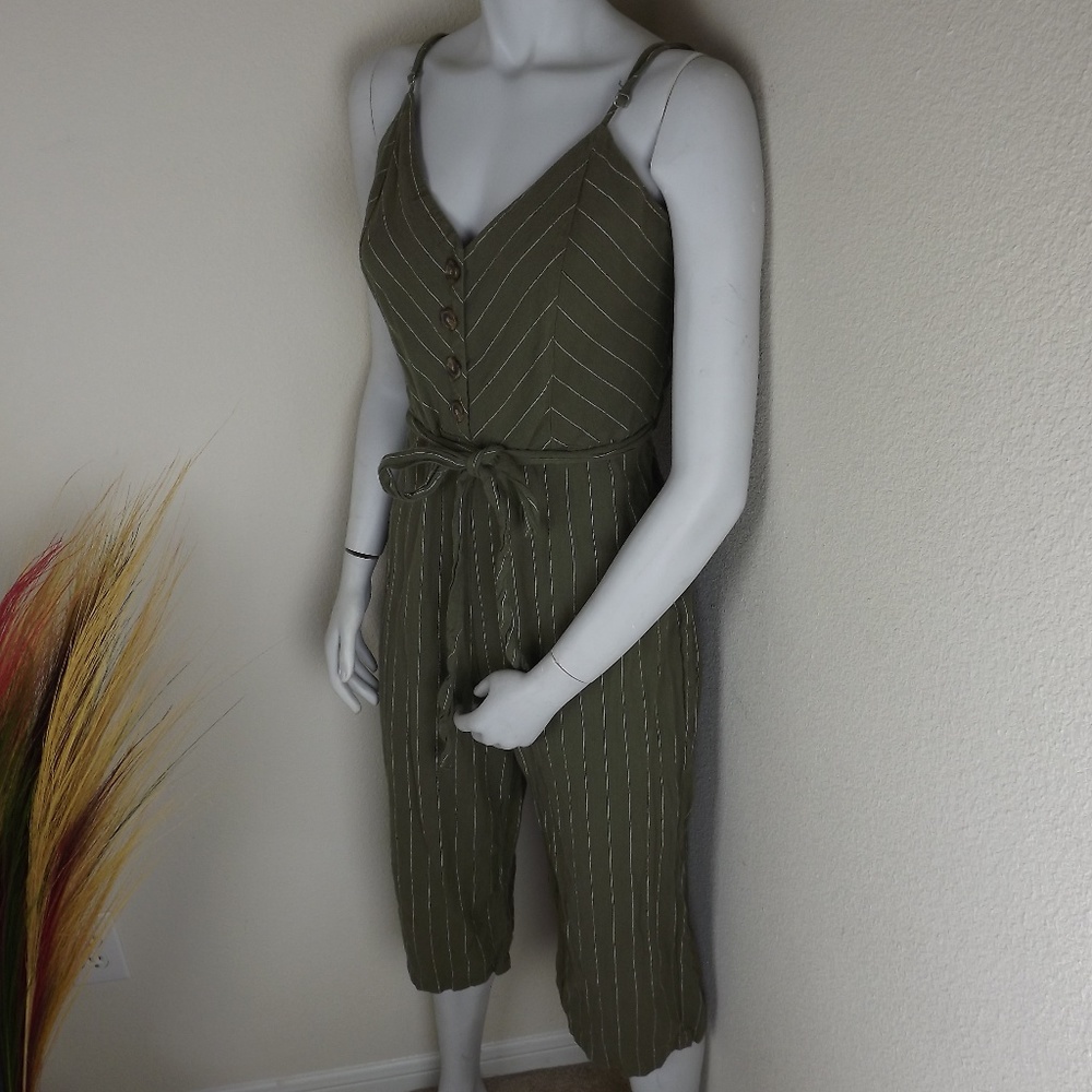 Beautiful Forest Green Crew Neck Jumpsuit - Picture 2 of 7